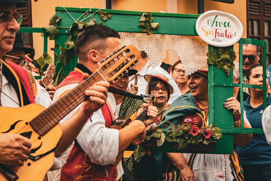 Music and voice over production planning for Spanish advertising projects