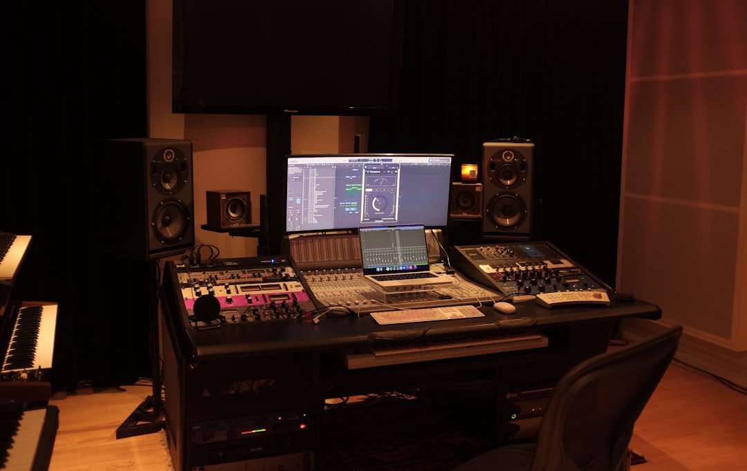 Noise floor problem in home studio voice over recording setup with acoustic treatment