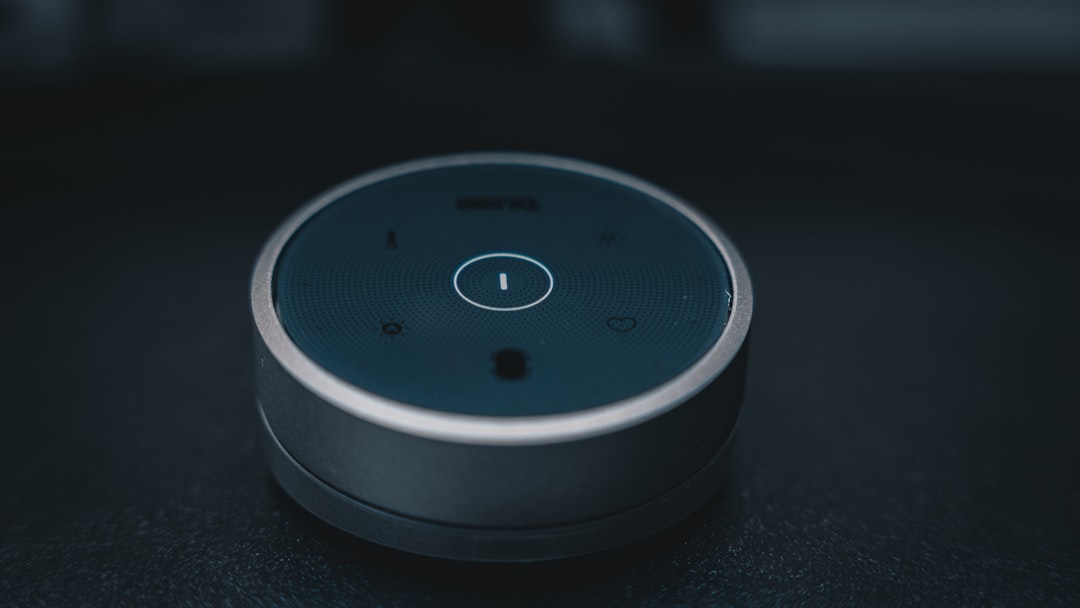 Testing AI voice Spanish with native speaker reaction in a professional setting
