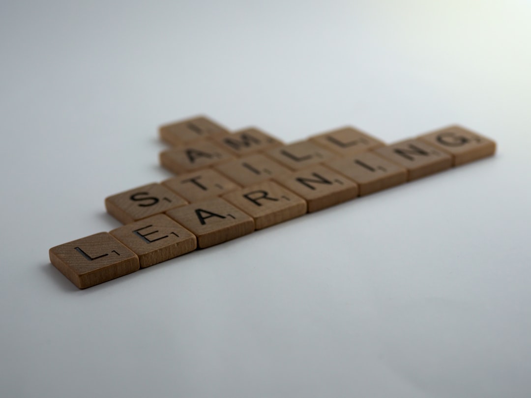 AI voice over killing Spanish e-learning effectiveness shown through employee training module